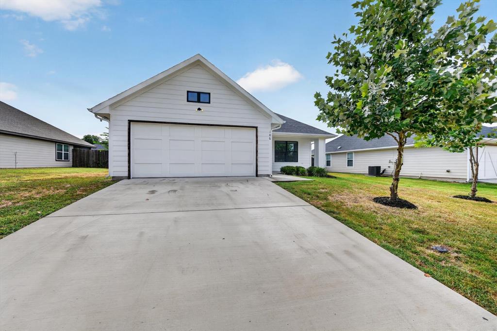 106 Clover Circle Property Photo 2