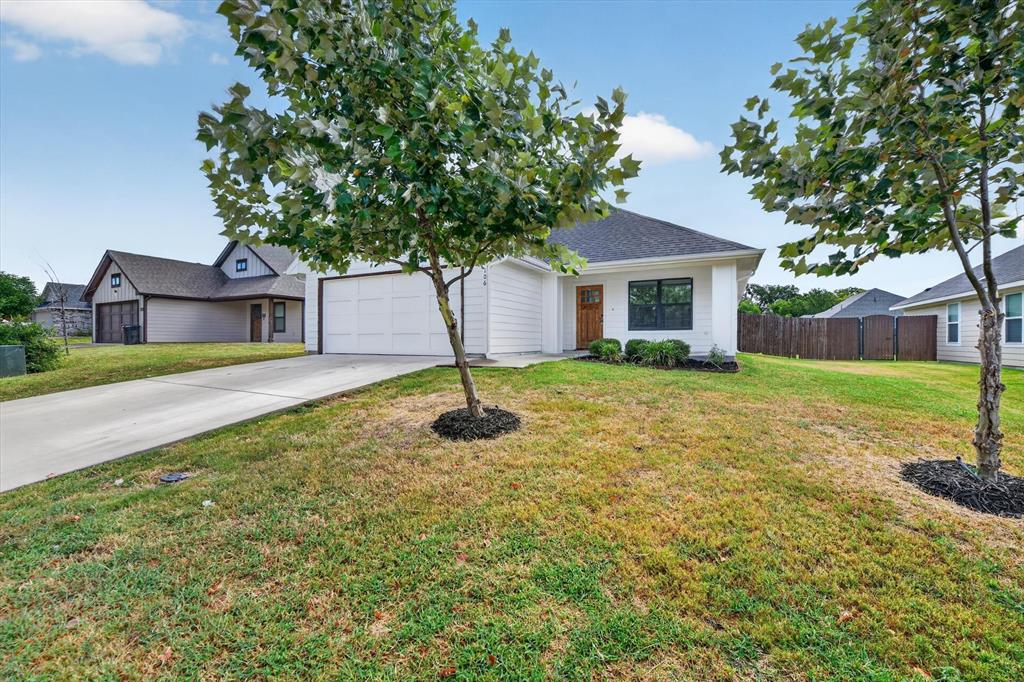 106 Clover Circle Property Photo 3