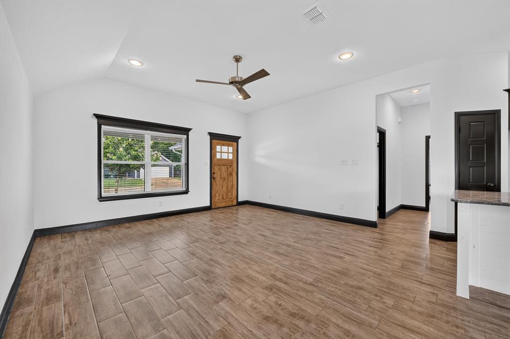 106 Clover Circle Property Photo 6