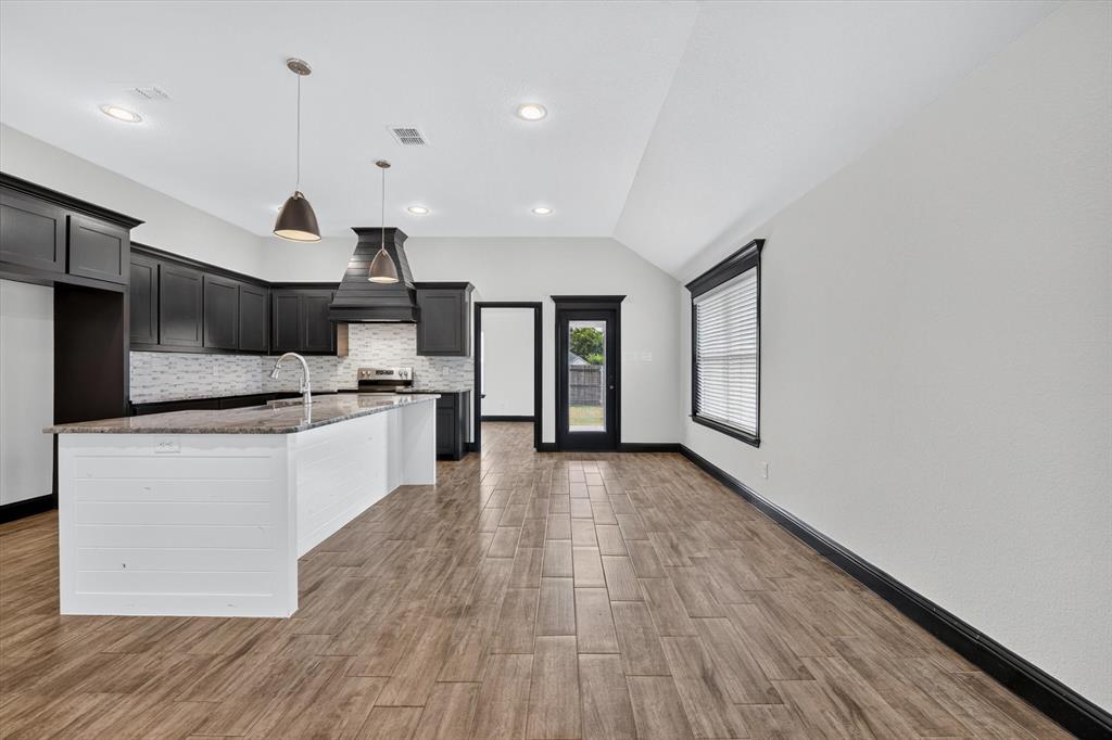 106 Clover Circle Property Photo 8