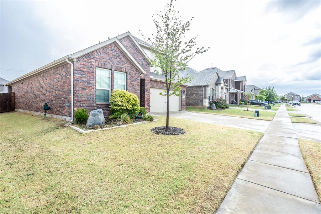 3235 Hunters Glen Drive Property Photo 3