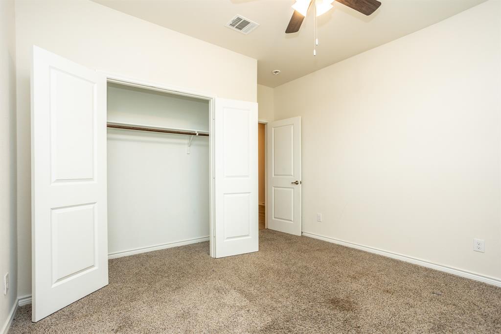 3235 Hunters Glen Drive Property Photo 6
