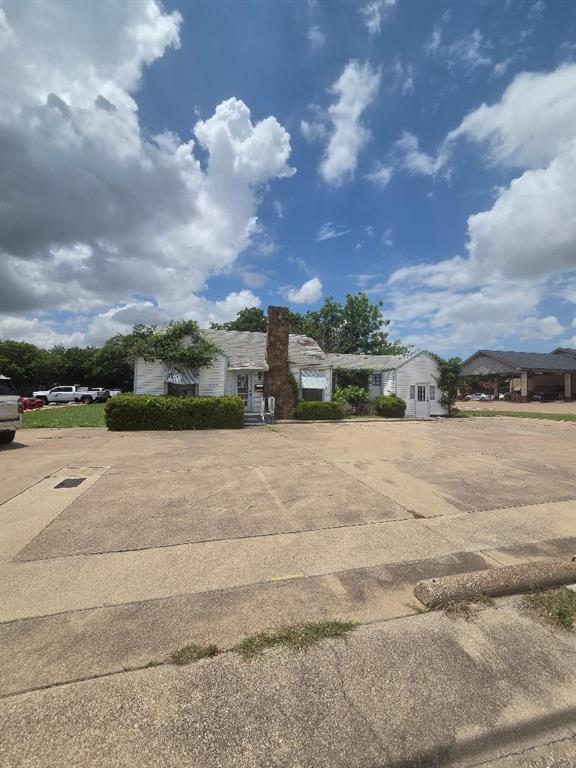 3217 Denton Highway Property Photo 1