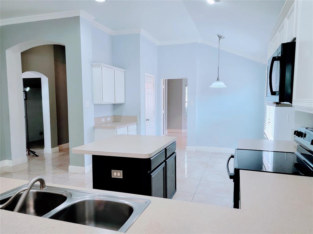 8033 Summer Stream Drive Property Photo 6