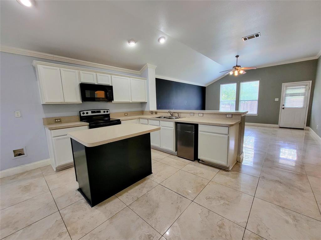 8033 Summer Stream Drive Property Photo 7
