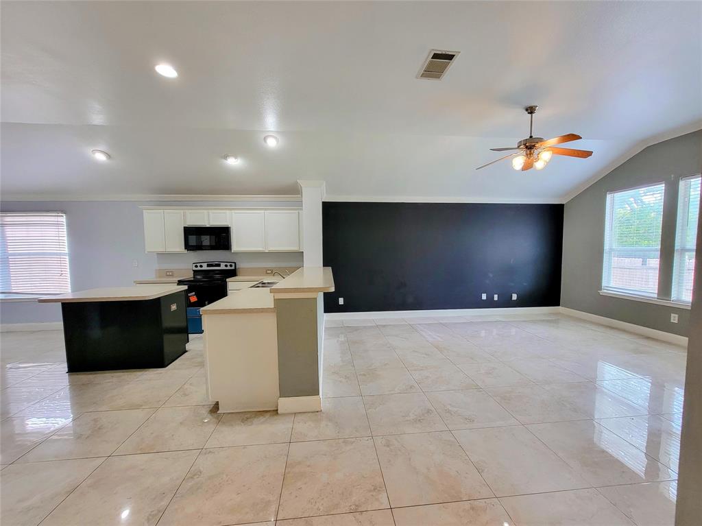 8033 Summer Stream Drive Property Photo 8