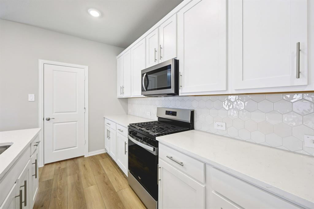 1720 Gardendale Hollow Lane Property Photo 7