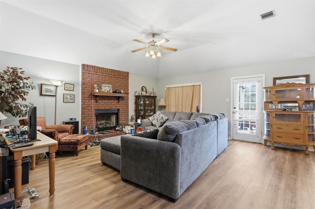 19007 White Bluff Drive Property Photo 4