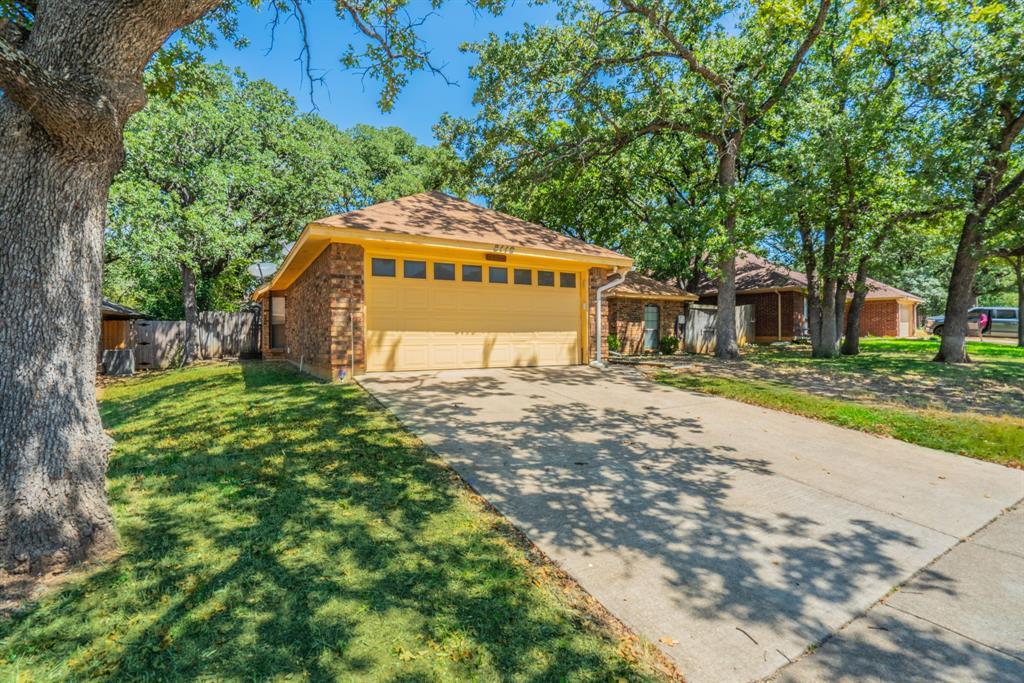 2119 Turf Club Drive Property Photo 2