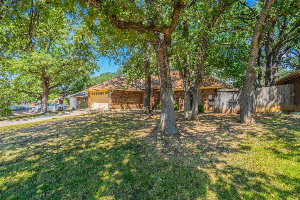 2119 Turf Club Drive Property Photo 3