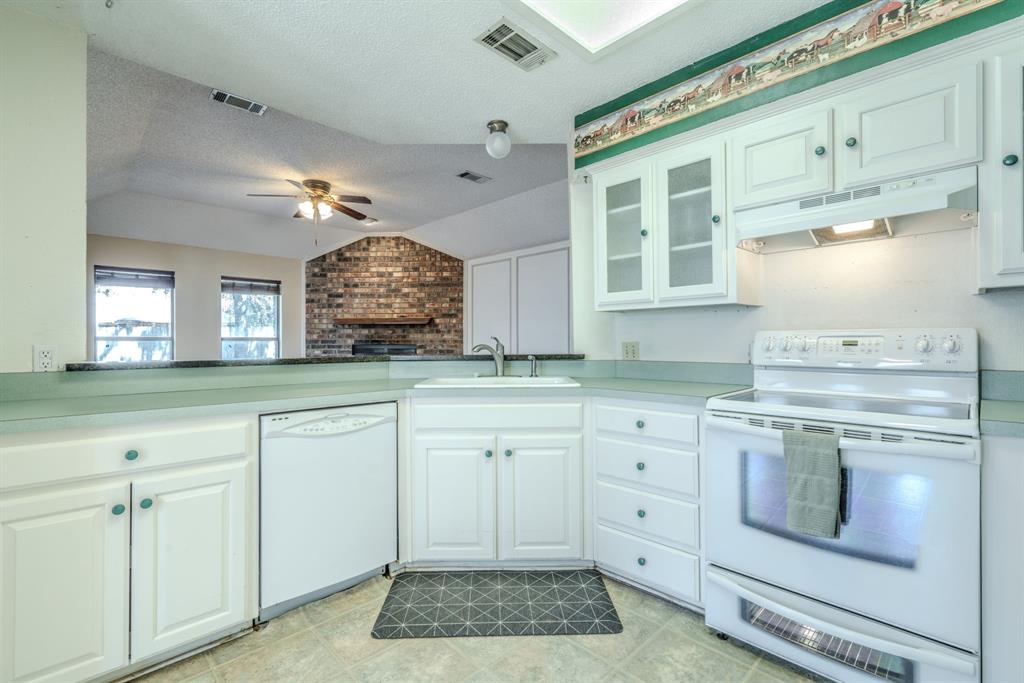 2119 Turf Club Drive Property Photo 8