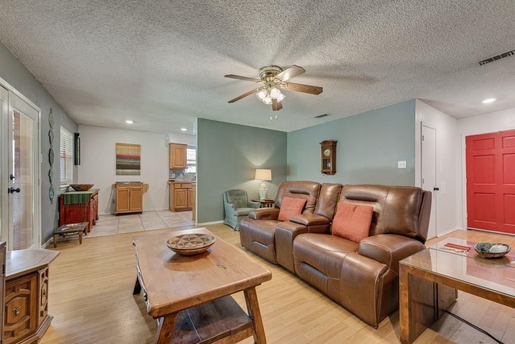 802 N Spears Street Property Photo 4