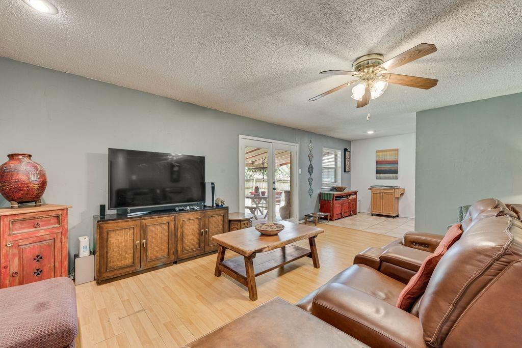 802 N Spears Street Property Photo 6
