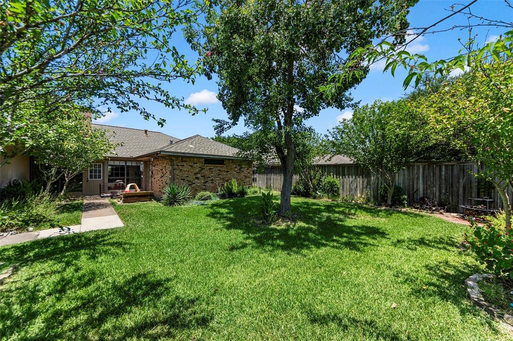 506 Willowcrest Drive Property Photo 3