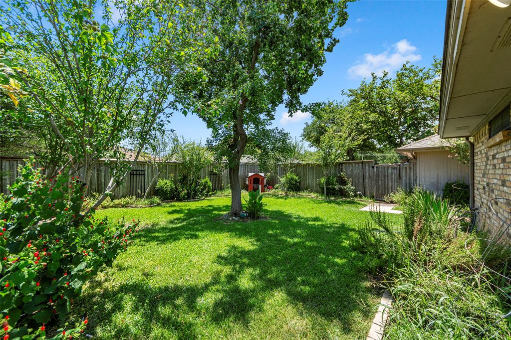 506 Willowcrest Drive Property Photo 4