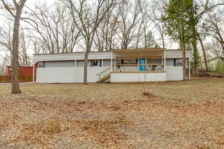 101 Crocker Drive Property Photo 1