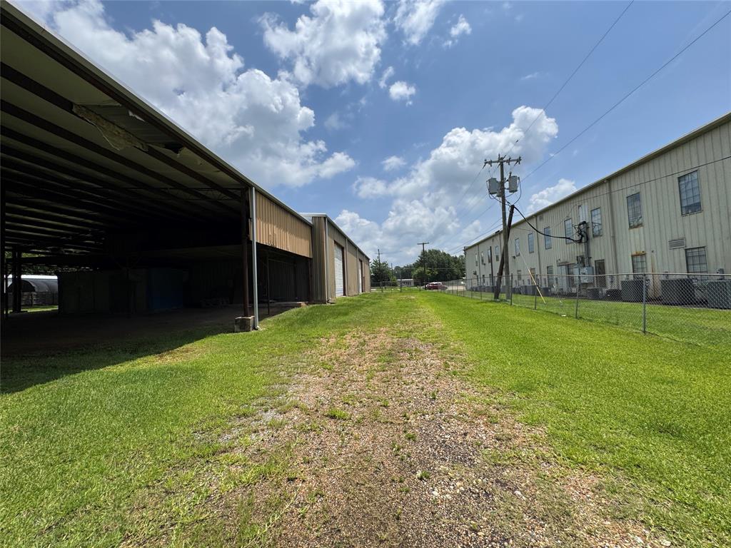 1208 S Chestnut Street Property Photo 8