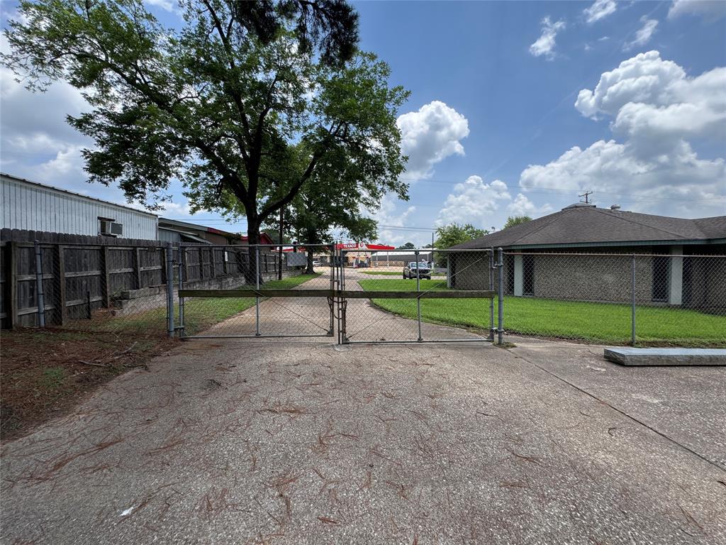 1208 S Chestnut Street Property Photo 23