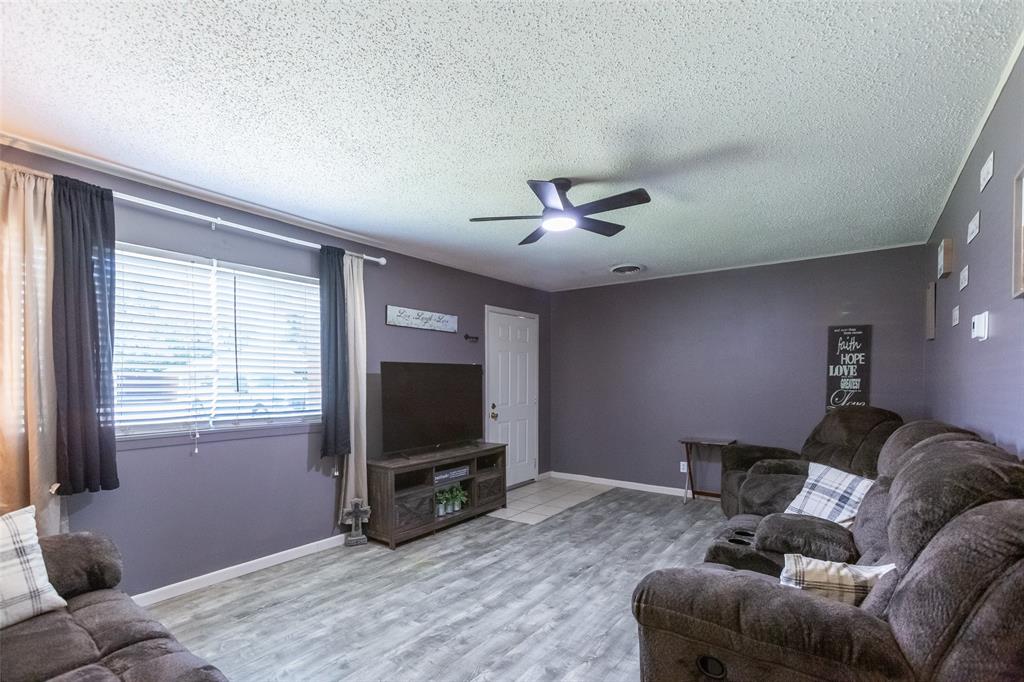 1702 N Avenue G Property Photo 4
