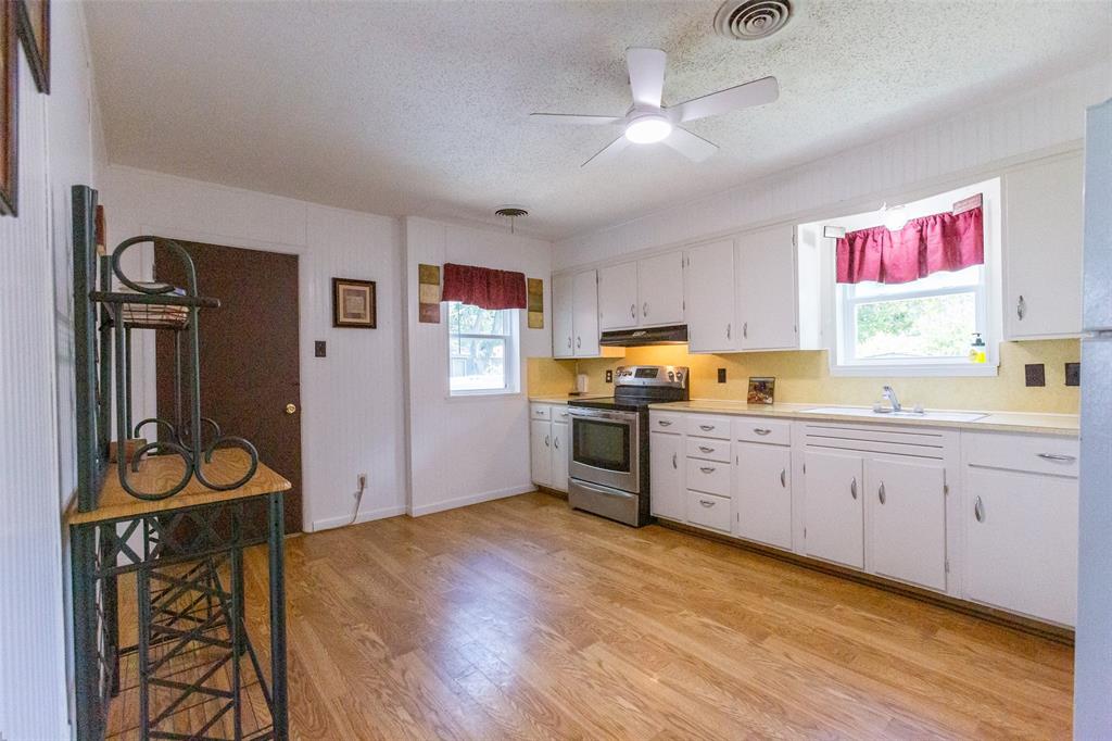 1702 N Avenue G Property Photo 8