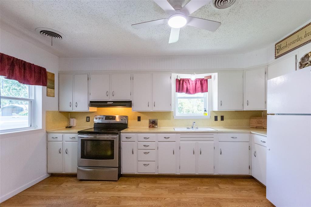 1702 N Avenue G Property Photo 9