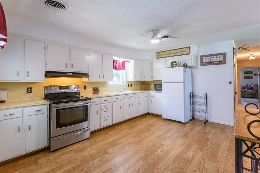 1702 N Avenue G Property Photo 10