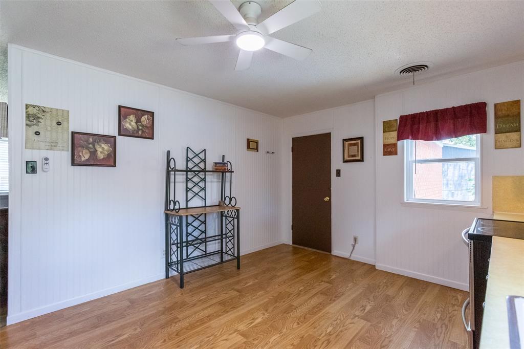 1702 N Avenue G Property Photo 11
