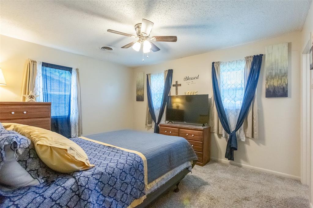 1702 N Avenue G Property Photo 12