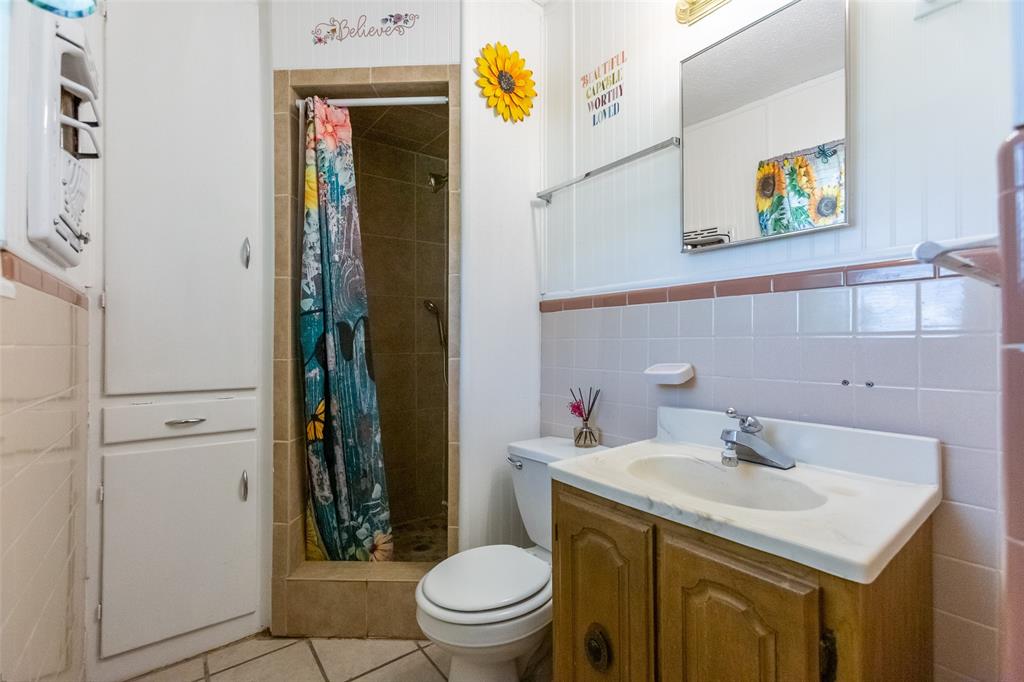 1702 N Avenue G Property Photo 16