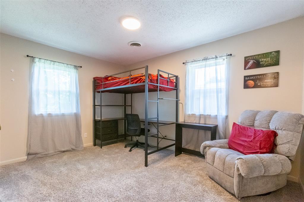 1702 N Avenue G Property Photo 17