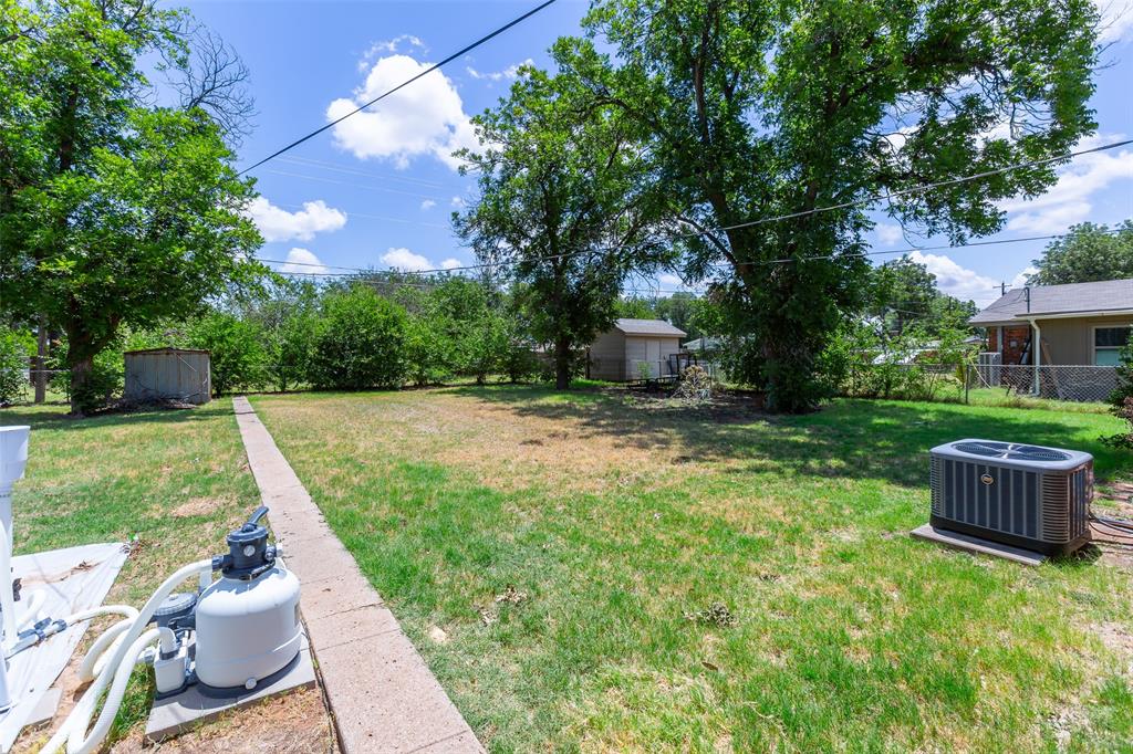 1702 N Avenue G Property Photo 23