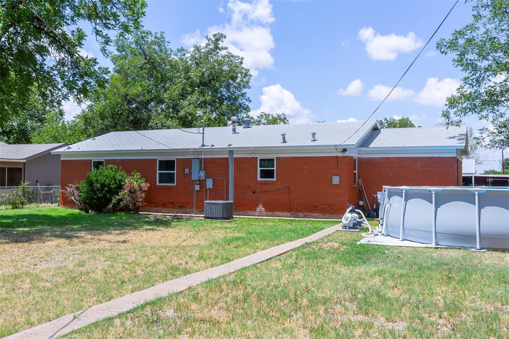 1702 N Avenue G Property Photo 25