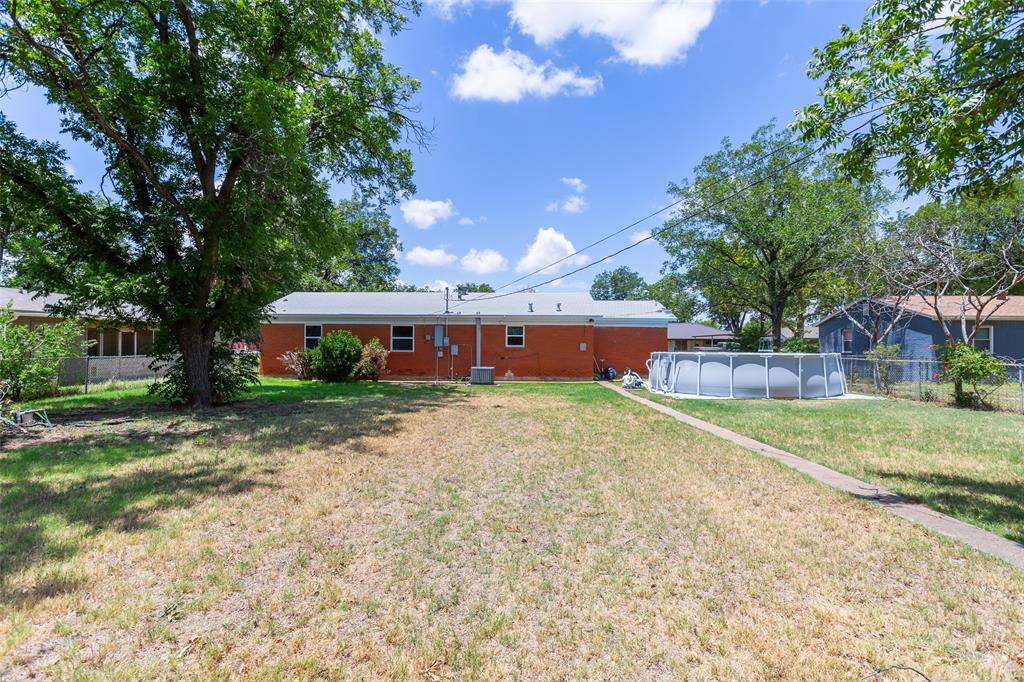 1702 N Avenue G Property Photo 26