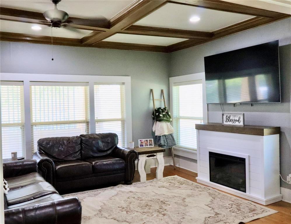 203 E Bennett Street Property Photo 5