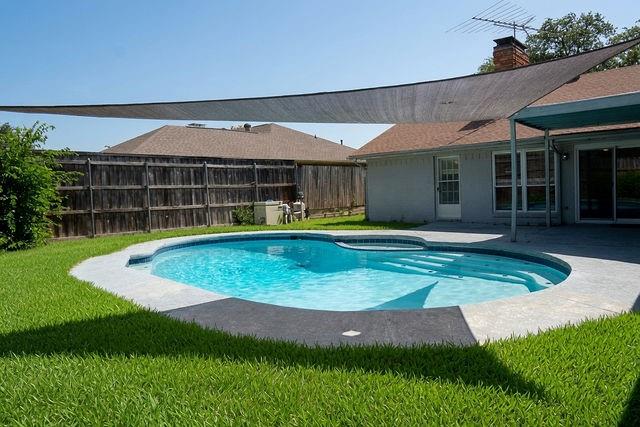 2405 Ridgewood Drive Property Photo 2