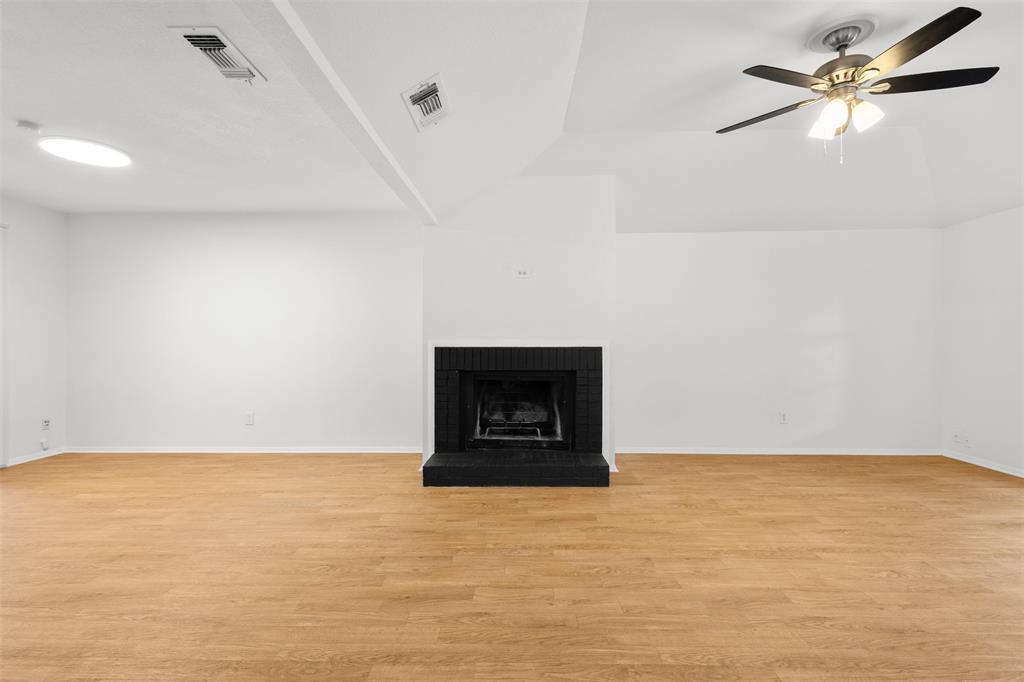 2806 Spring Valley Drive Property Photo 4