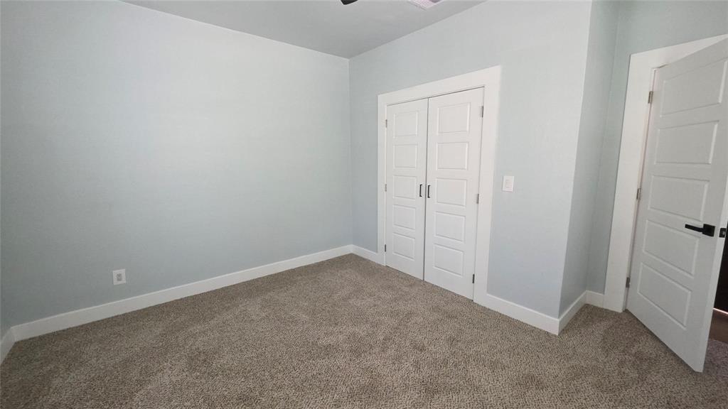 2936 S Jennings Avenue Property Photo 4