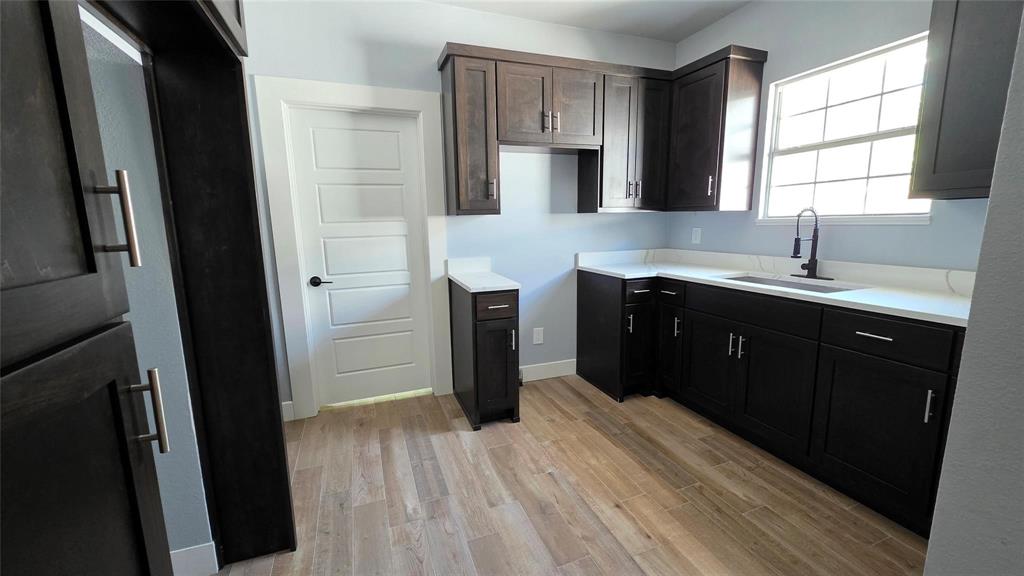 2936 S Jennings Avenue Property Photo 5