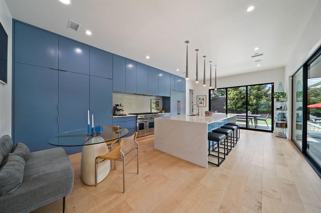 423 W Colorado Boulevard Property Photo 10