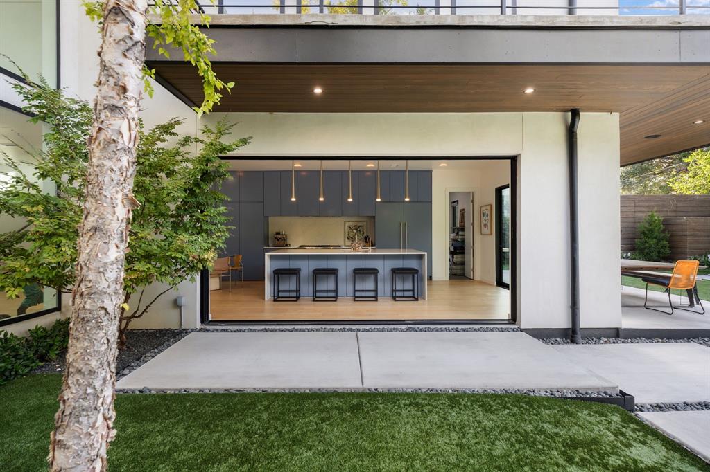 423 W Colorado Boulevard Property Photo 15