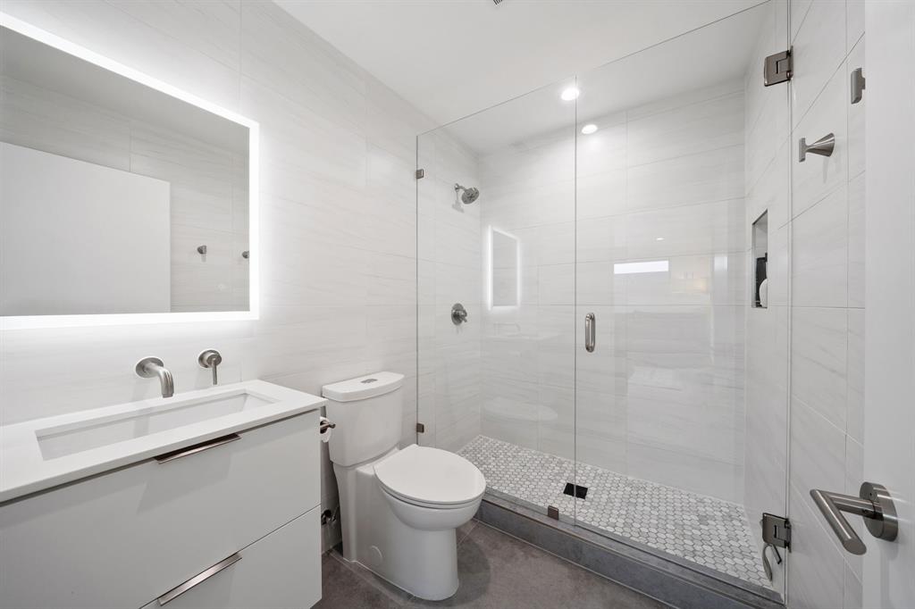 423 W Colorado Boulevard Property Photo 32