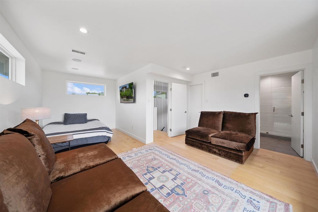 423 W Colorado Boulevard Property Photo 33