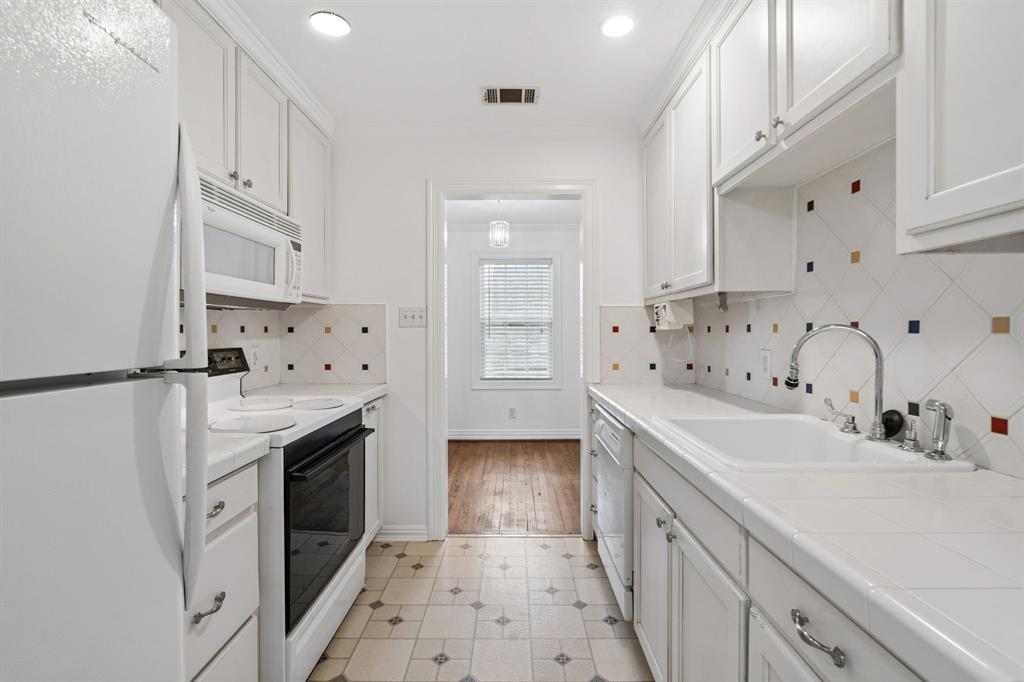 2218 Mountain Lake Road Property Photo 8