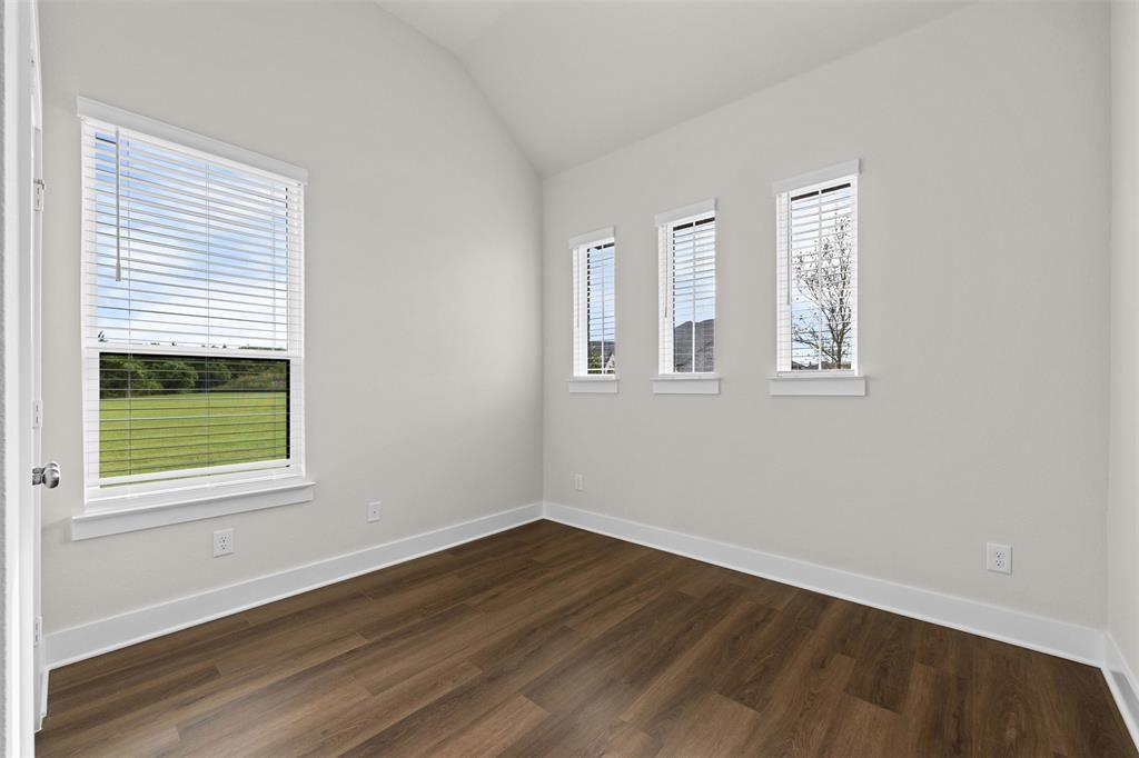 552 Holiday Avenue Property Photo 25