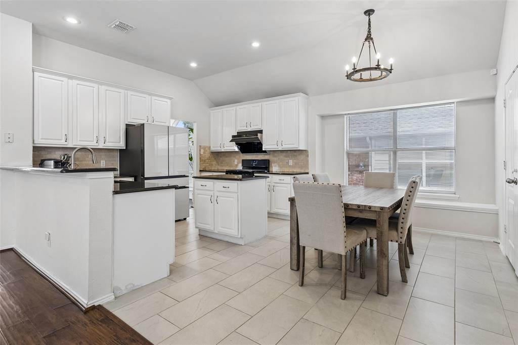 11809 Woodland Way Property Photo 9