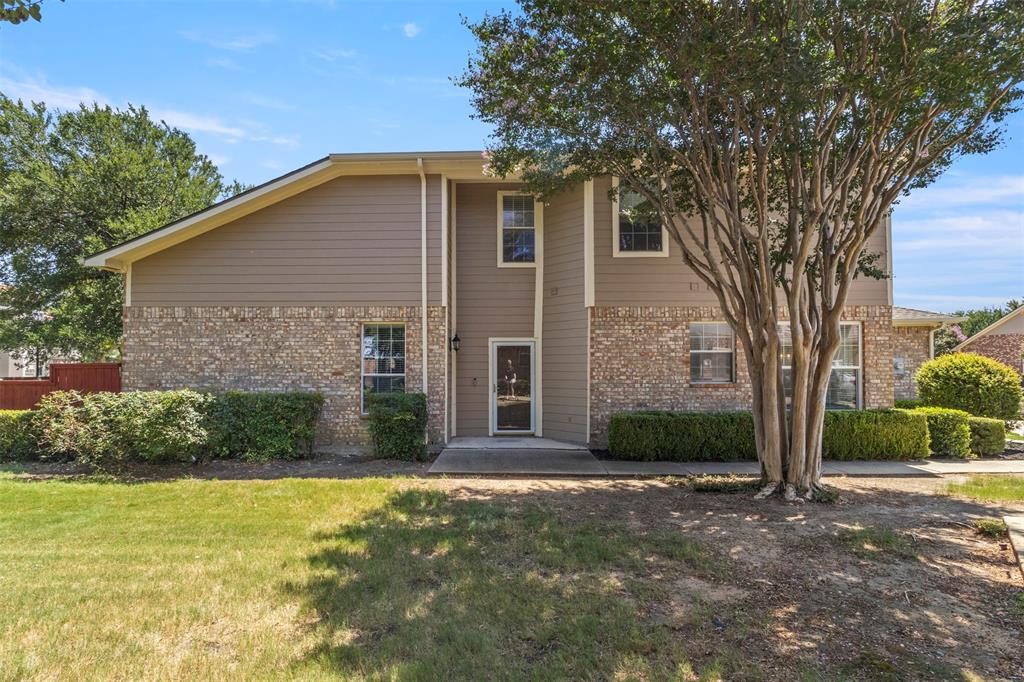 2949 Jowett Drive Property Photo 2