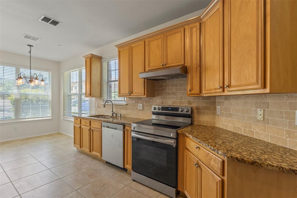 2949 Jowett Drive Property Photo 9