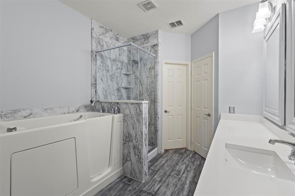 2949 Jowett Drive Property Photo 19