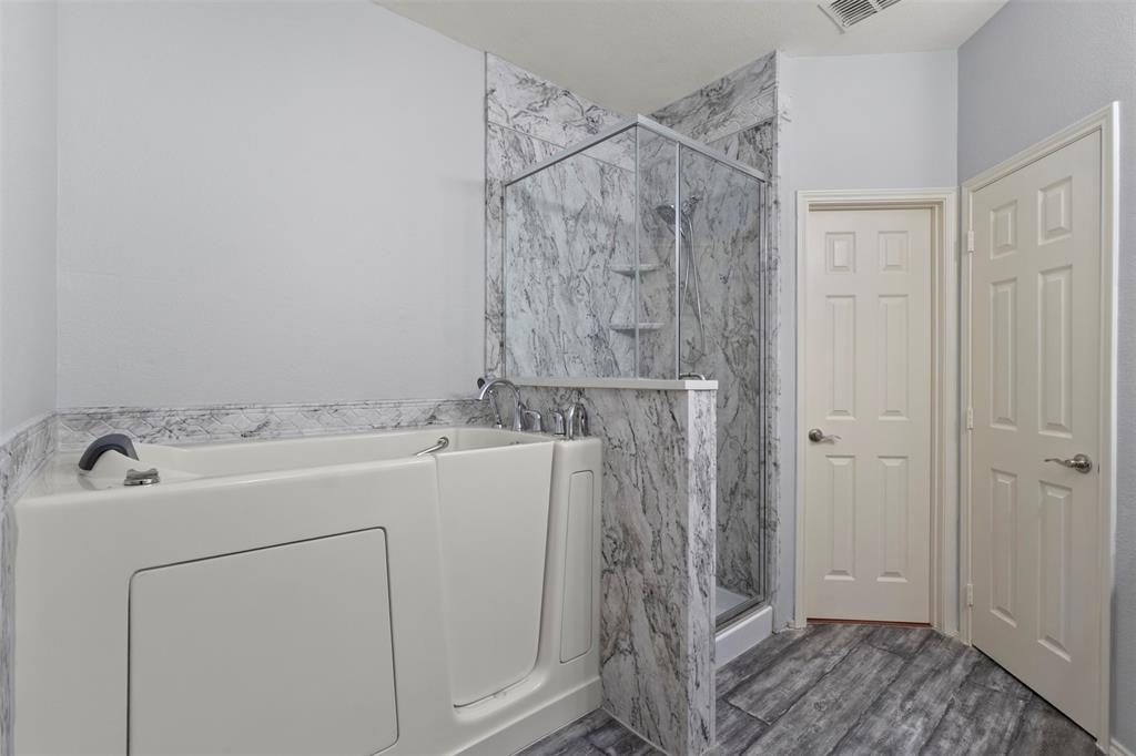 2949 Jowett Drive Property Photo 21