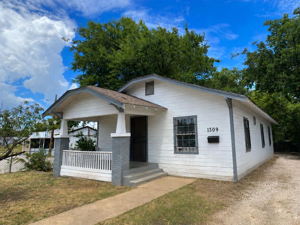 1309 S Riverside Drive Property Photo 1